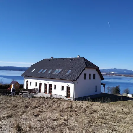 Nad Hladinou
